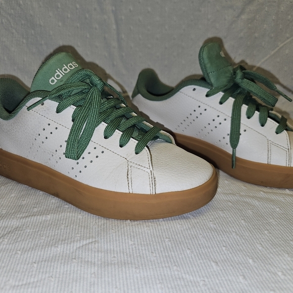 Adidas Green and White Casual Shoes - Picture 3 of 8